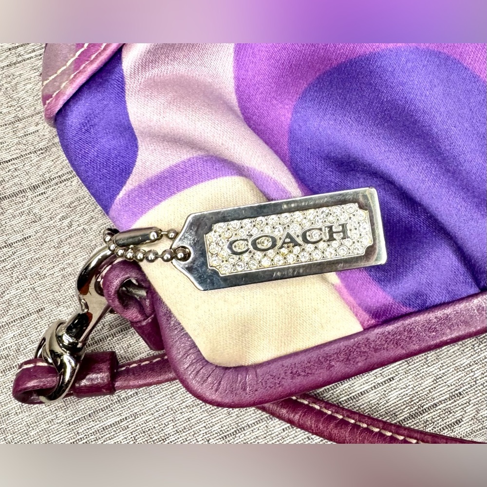 Coach & Swarovski Crystal Hangtag - Purple & White Scarf Print Kisslock Wristlet - Picture 14 of 14